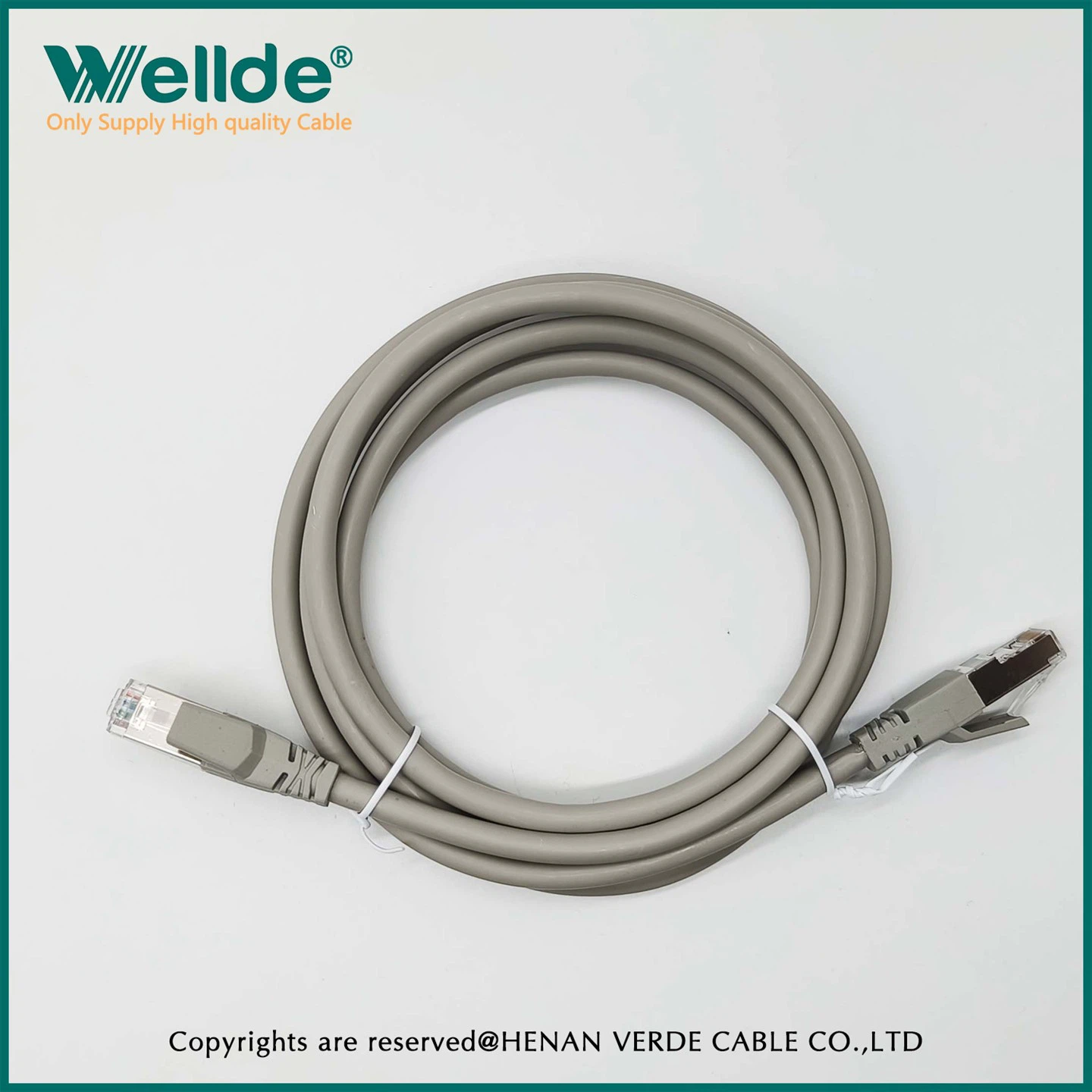 AWG24 50µ Cat6A パッチ コード グレー ネットワーク ケーブル